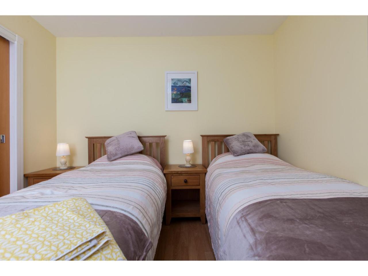 Spacious, Central Apartment เอดินบะระ ภายนอก รูปภาพ