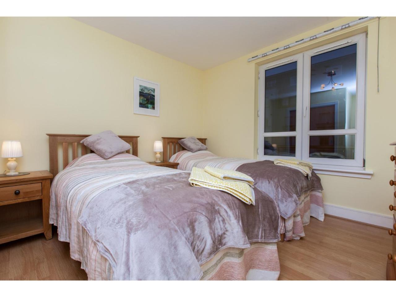 Spacious, Central Apartment เอดินบะระ ภายนอก รูปภาพ
